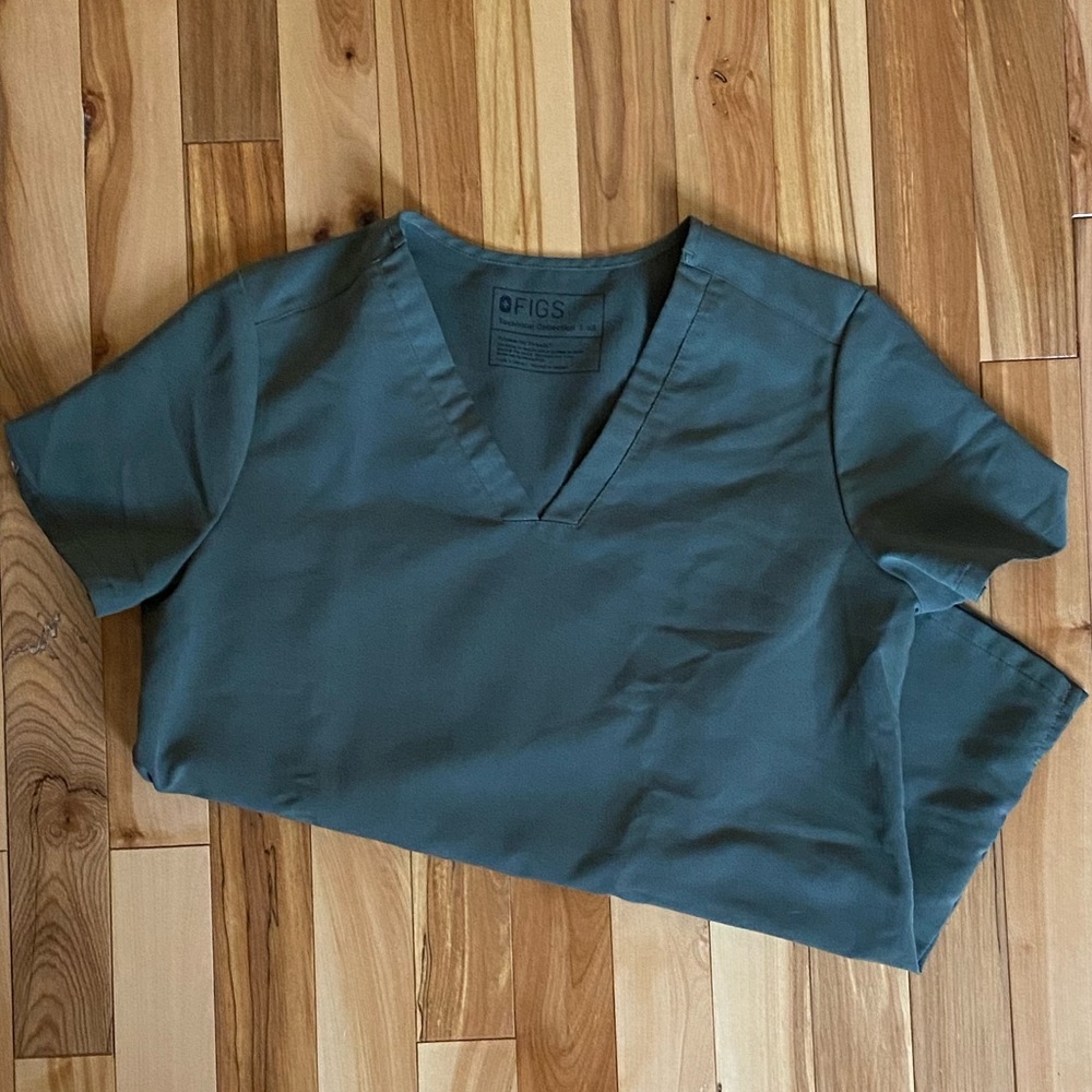 Figs Casma top